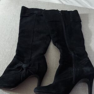 Nine West Suede Heeled Boots With Bow Accents Size 6